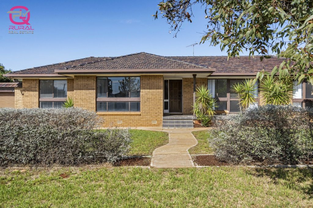 161 Twynam Street, Temora NSW 2666 - photo 3