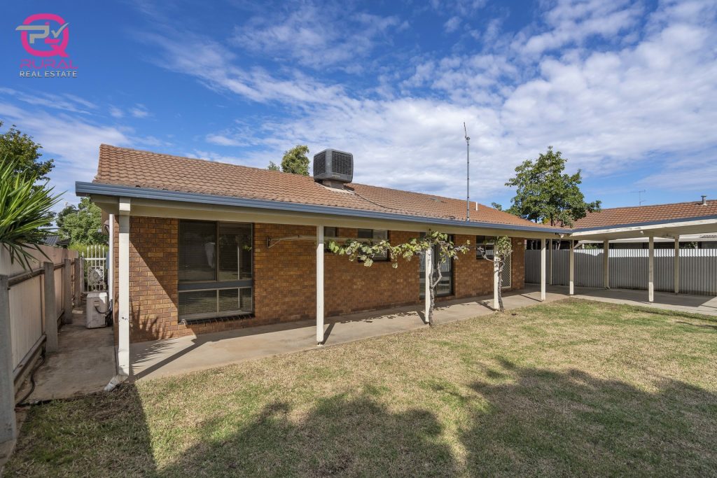 10 Roma Avenue, Leeton NSW 2705 - photo 16