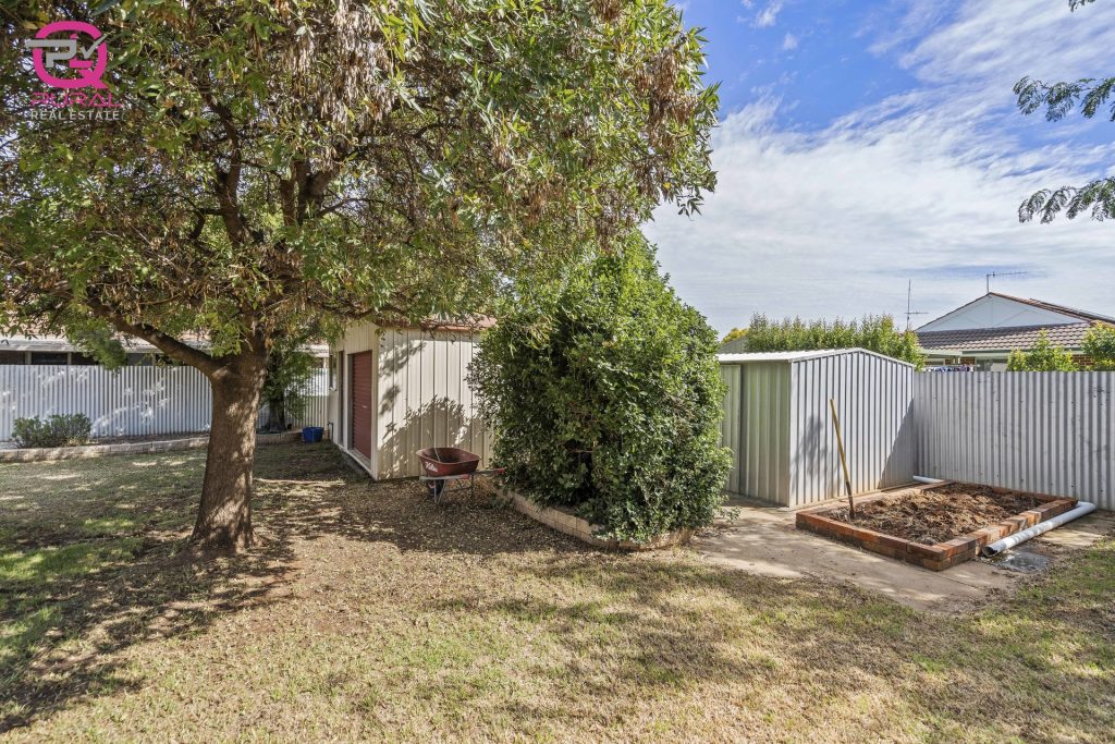 10 Roma Avenue, Leeton NSW 2705 - photo 18