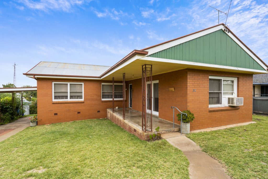 82 Douglas Street, Narrandera NSW 2700 - photo 2