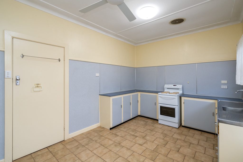 82 Douglas Street, Narrandera NSW 2700 - photo 4