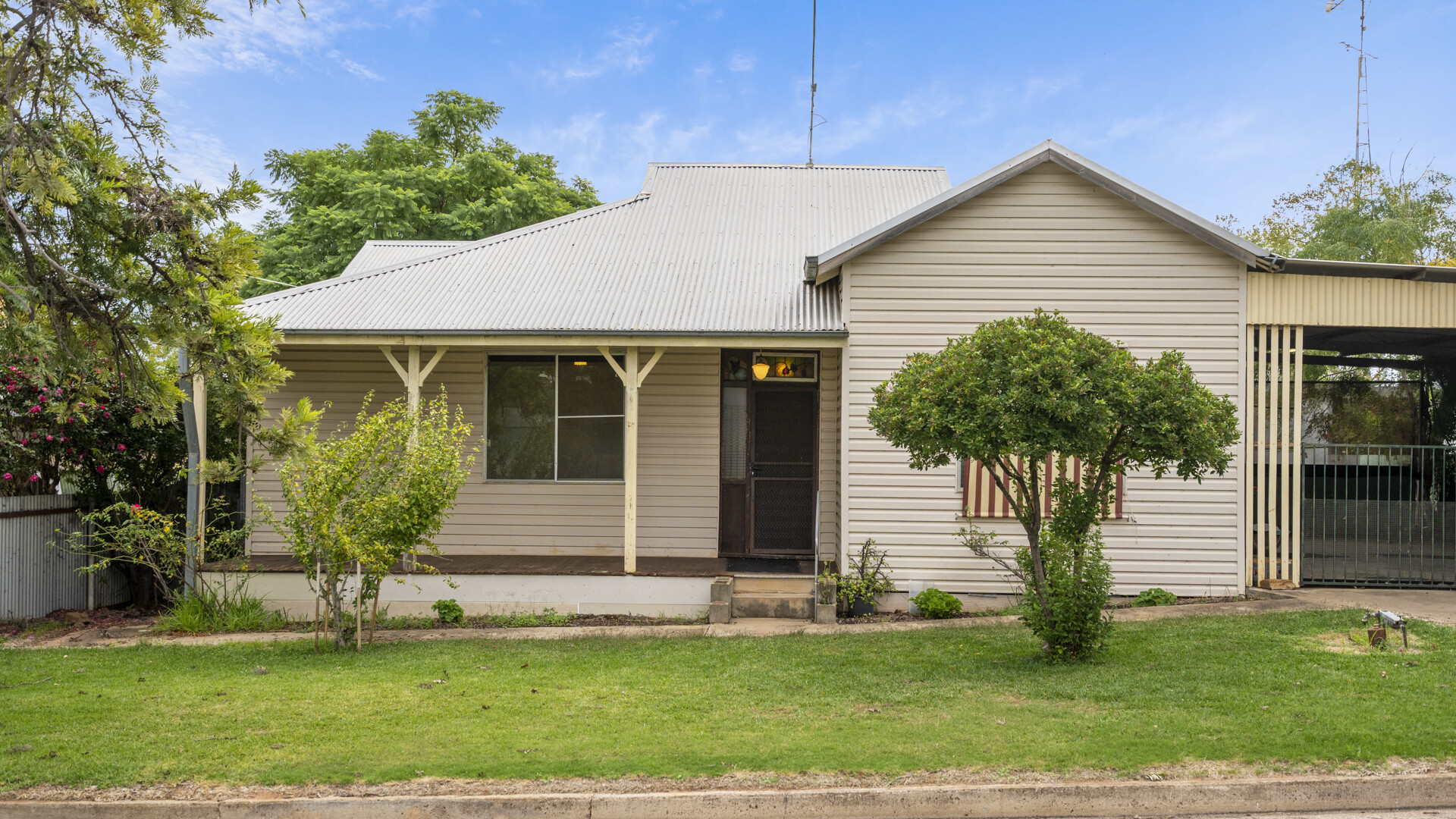 28 Willans Street, Narrandera NSW 2700 - photo 2