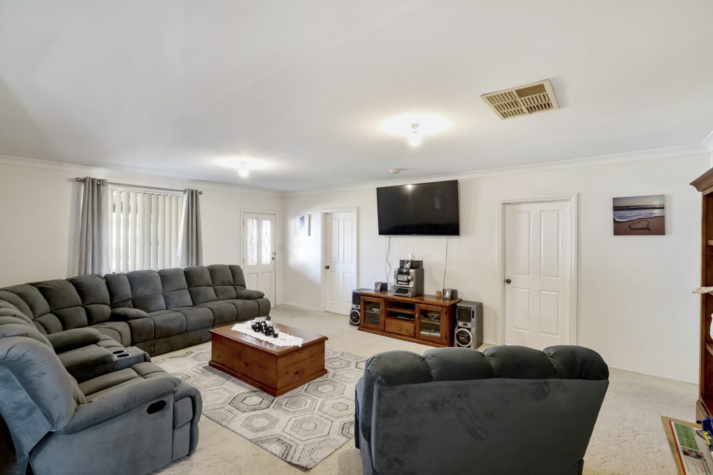 15 Audley Street, Narrandera NSW 2700 - photo 4