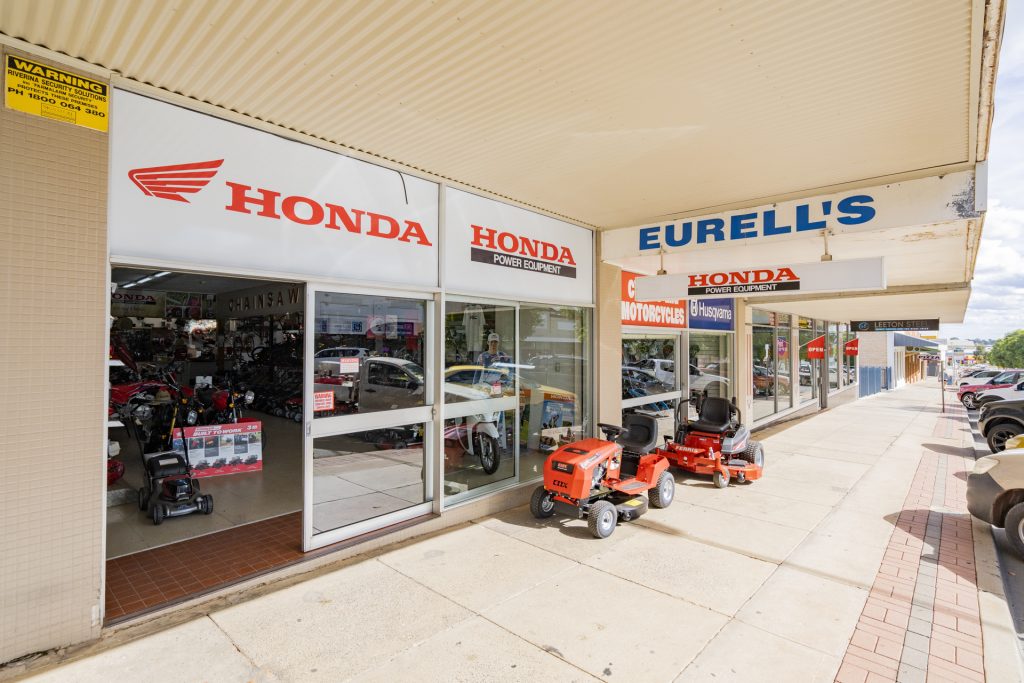 34 Pine Avenue, Leeton NSW 2705 - photo 2