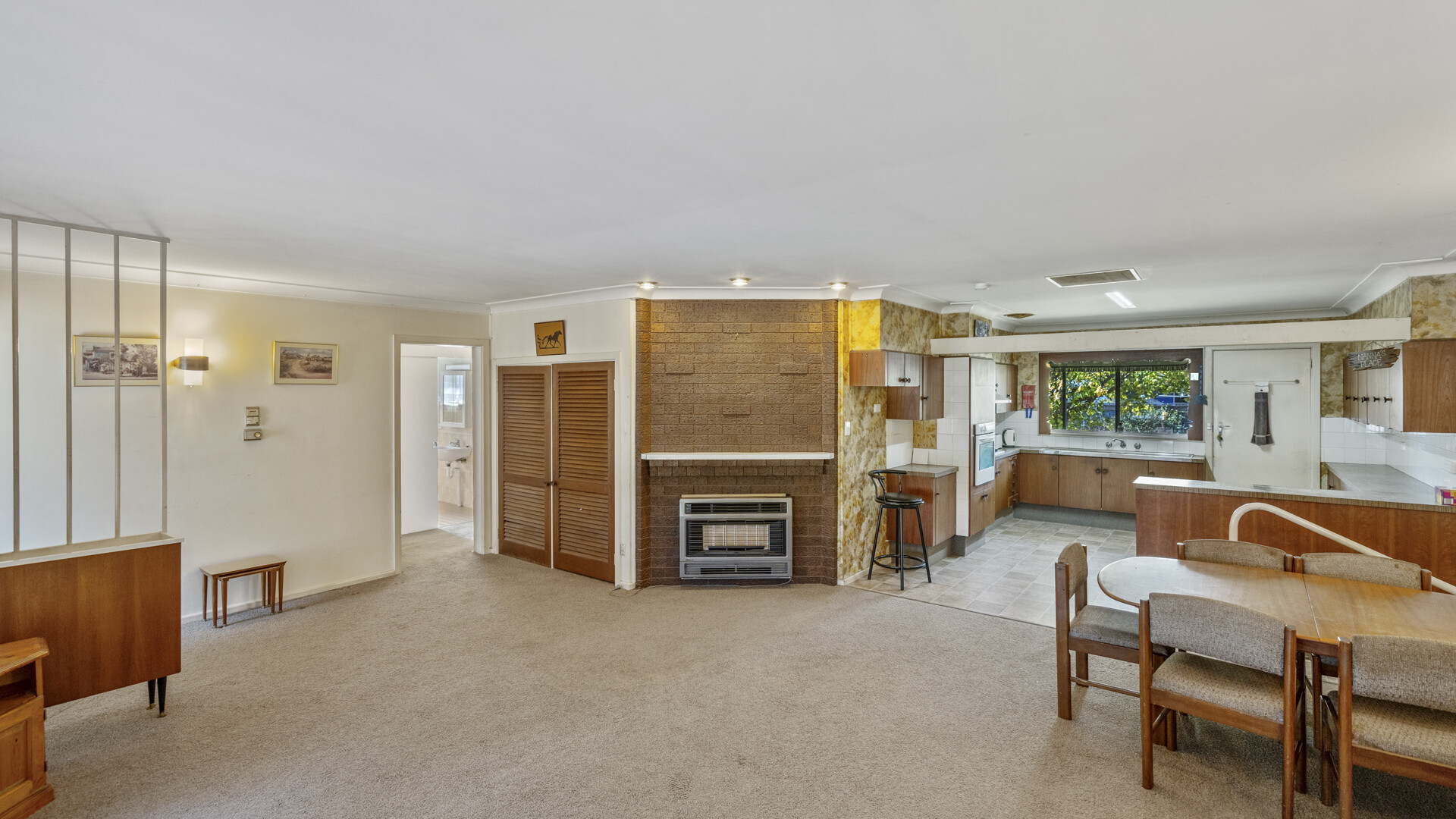 18 Canal Street, Leeton NSW 2705 - photo 2