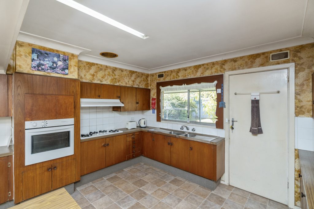 18 Canal Street, Leeton NSW 2705 - photo 6