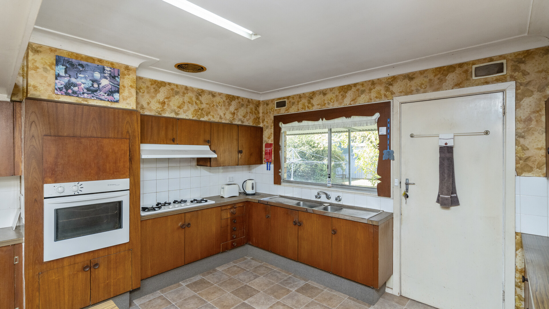 18 Canal Street, Leeton NSW 2705 - photo 6