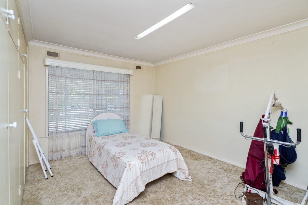 18 Canal Street, Leeton NSW 2705 - photo 9