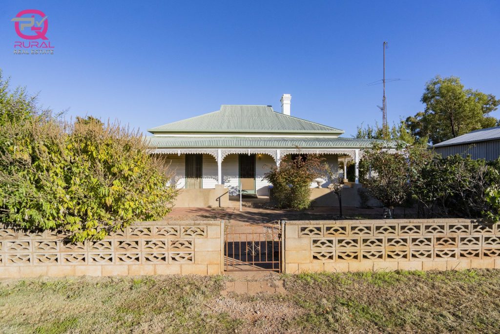 298 Burley Griffin Way, Temora NSW 2666 - photo 2