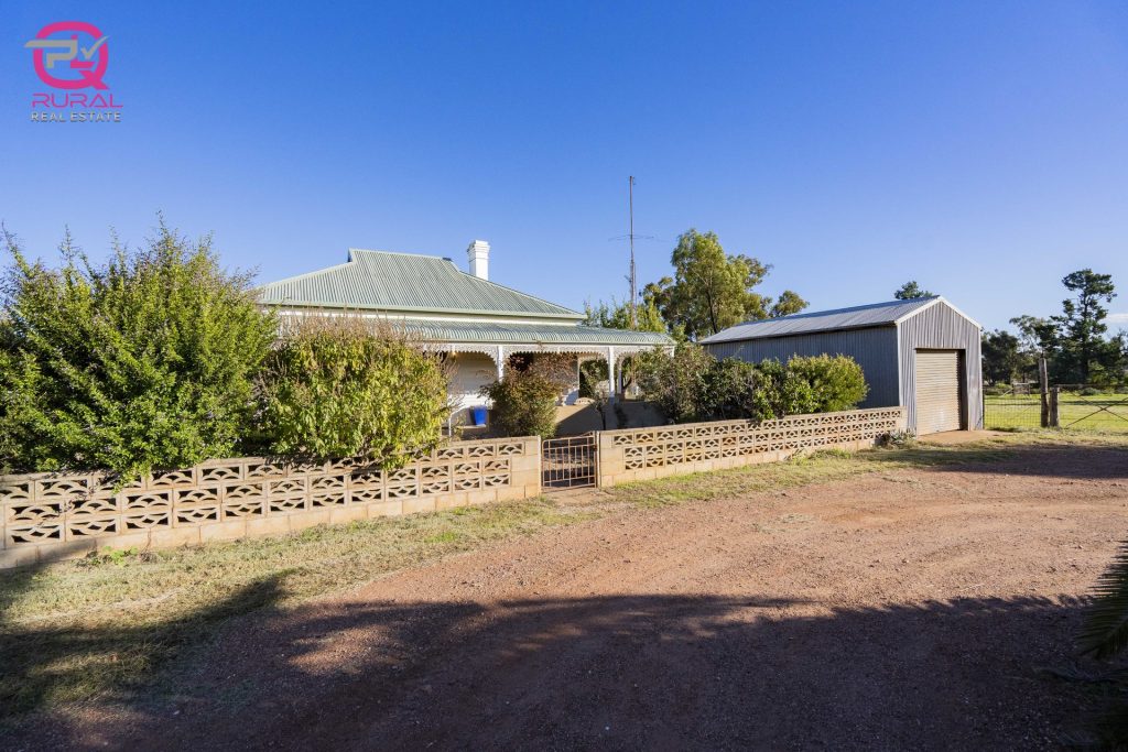 298 Burley Griffin Way, Temora NSW 2666 - photo 11