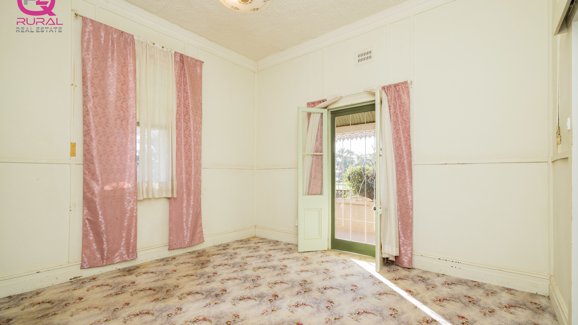 298 Burley Griffin Way, Temora NSW 2666 - photo 13