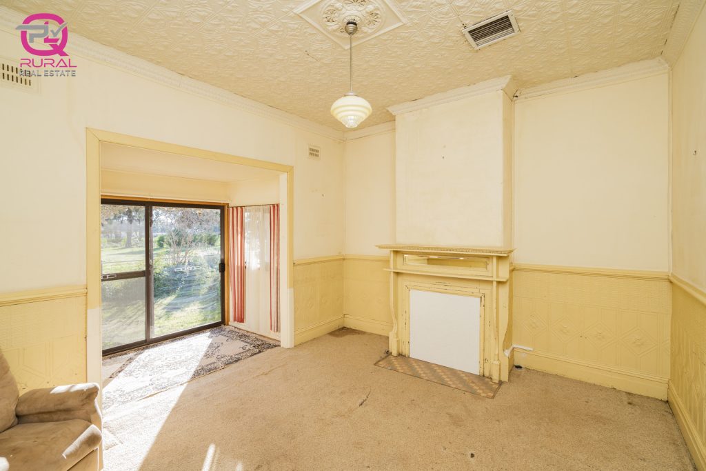 298 Burley Griffin Way, Temora NSW 2666 - photo 14