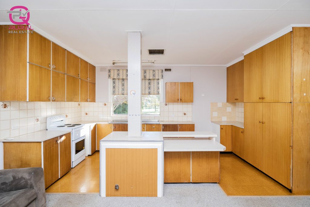 298 Burley Griffin Way, Temora NSW 2666 - photo 16