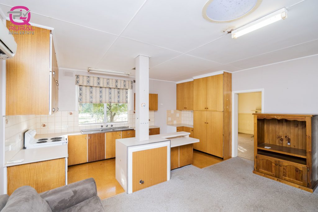298 Burley Griffin Way, Temora NSW 2666 - photo 17