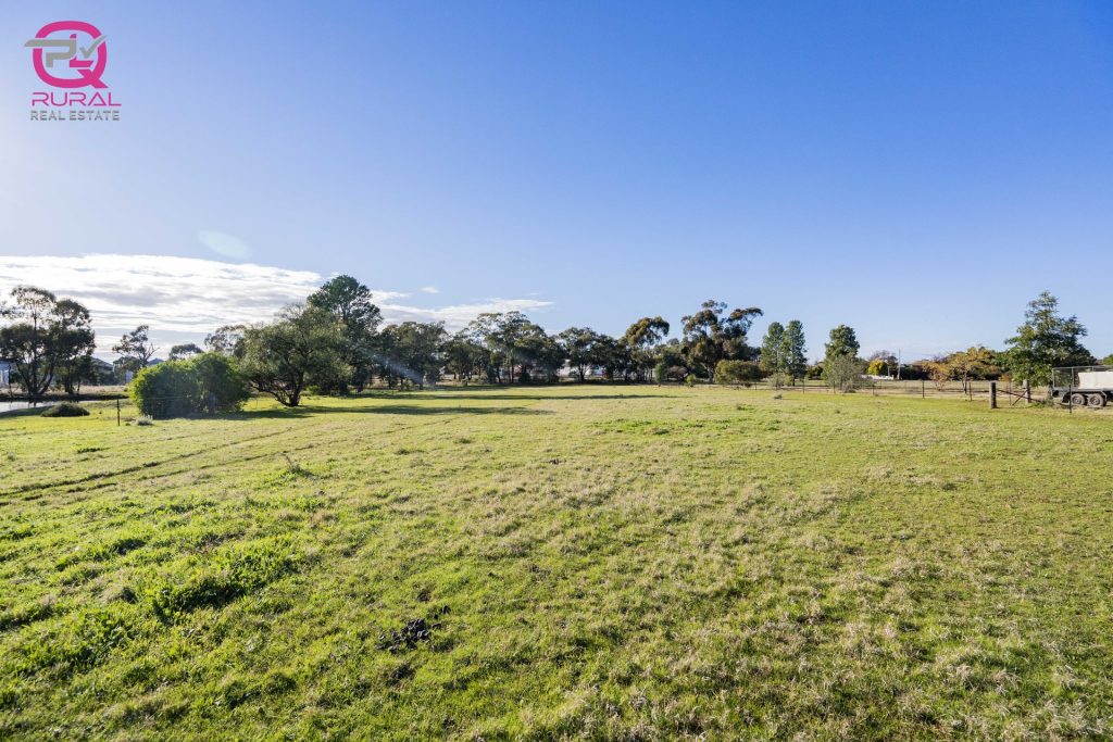 298 Burley Griffin Way, Temora NSW 2666 - photo 4