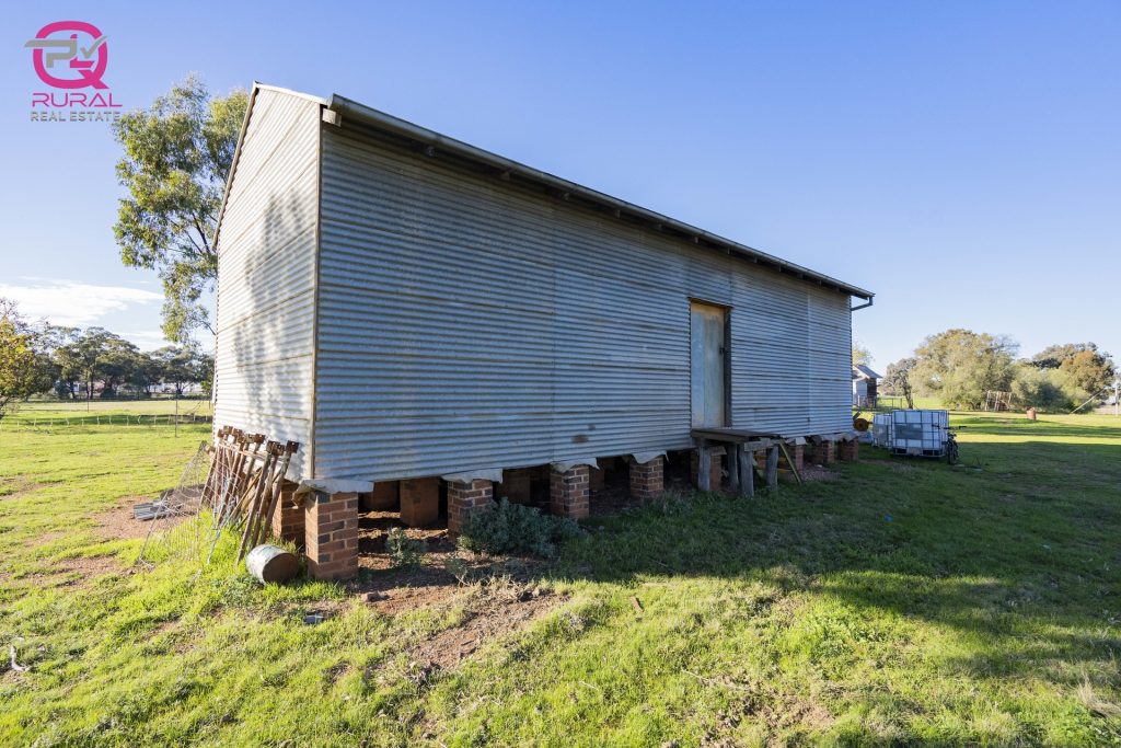 298 Burley Griffin Way, Temora NSW 2666 - photo 7