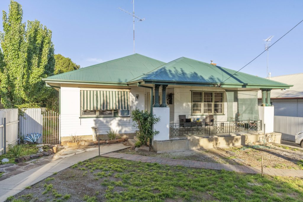 25 May Street, Narrandera NSW 2700 - McGrath Riverina
