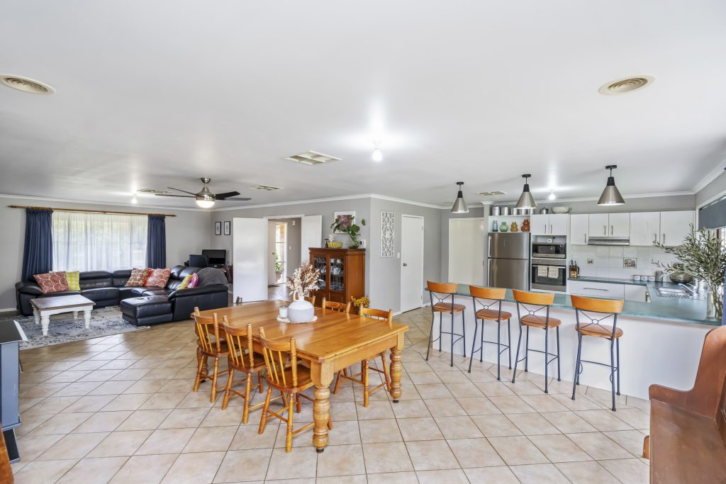 60 Junee Road, Temora NSW 2666 - photo 2