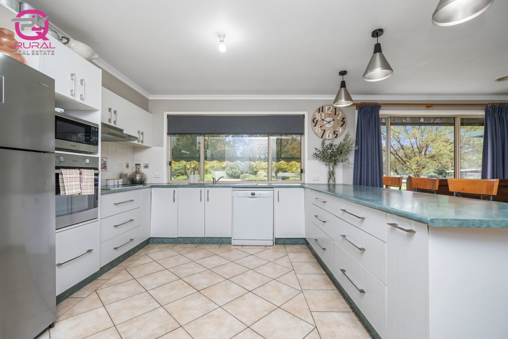 60 Junee Road, Temora NSW 2666 - photo 11