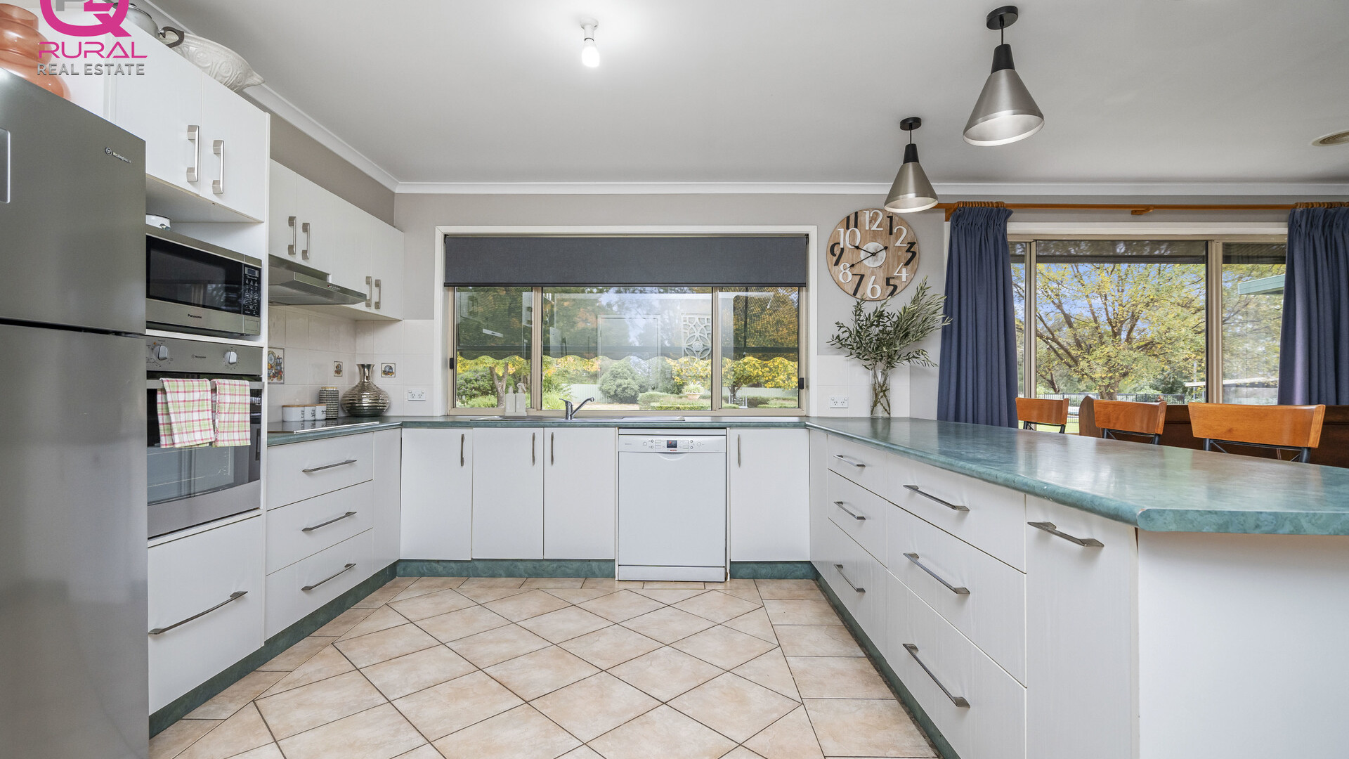 60 Junee Road, Temora NSW 2666 - photo 11