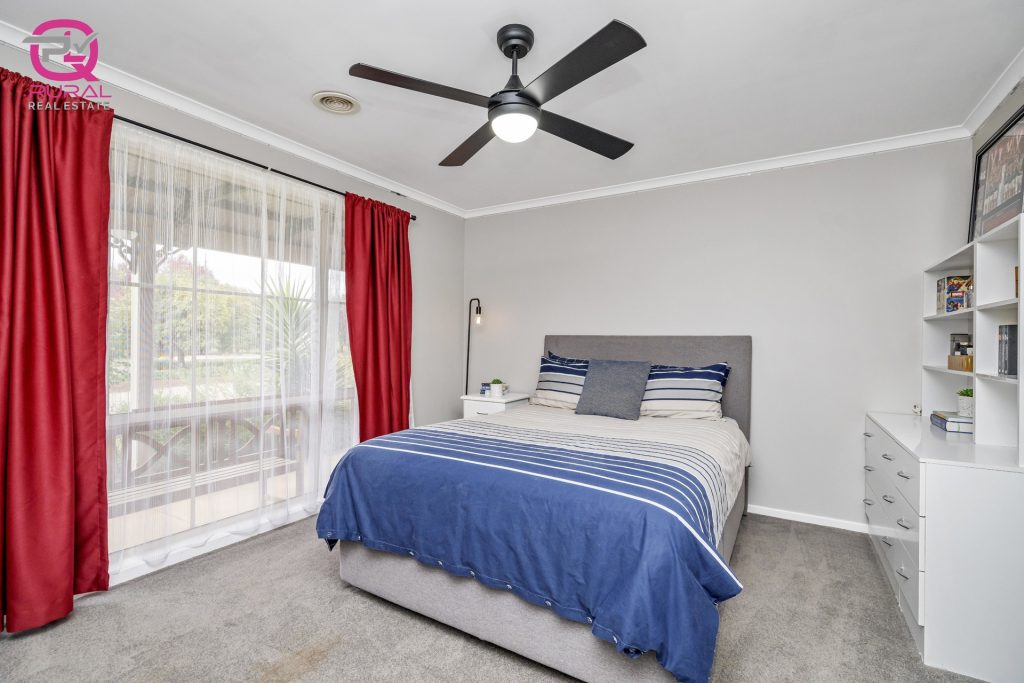 60 Junee Road, Temora NSW 2666 - photo 15