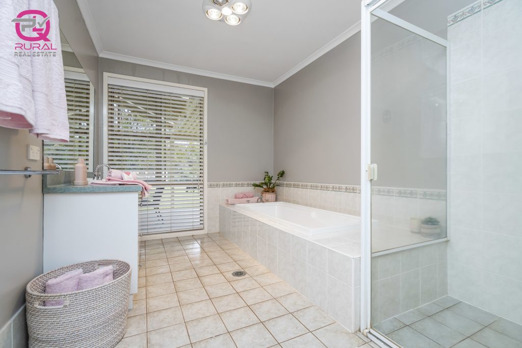 60 Junee Road, Temora NSW 2666 - photo 19