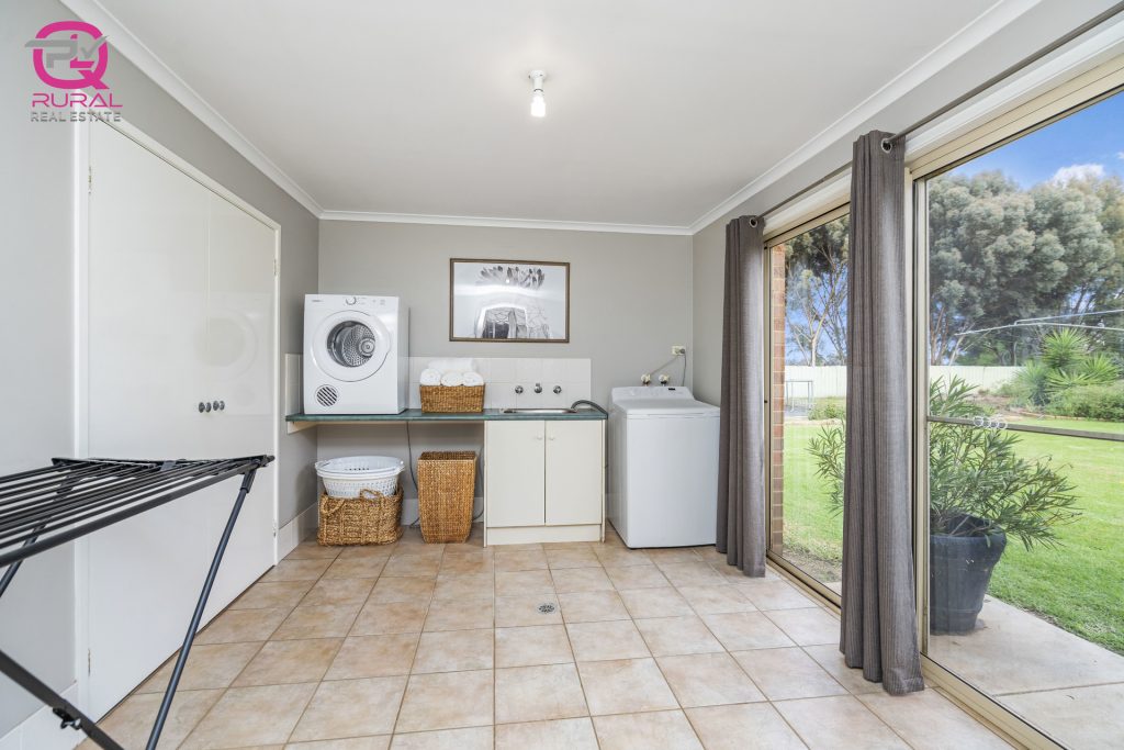 60 Junee Road, Temora NSW 2666 - photo 20