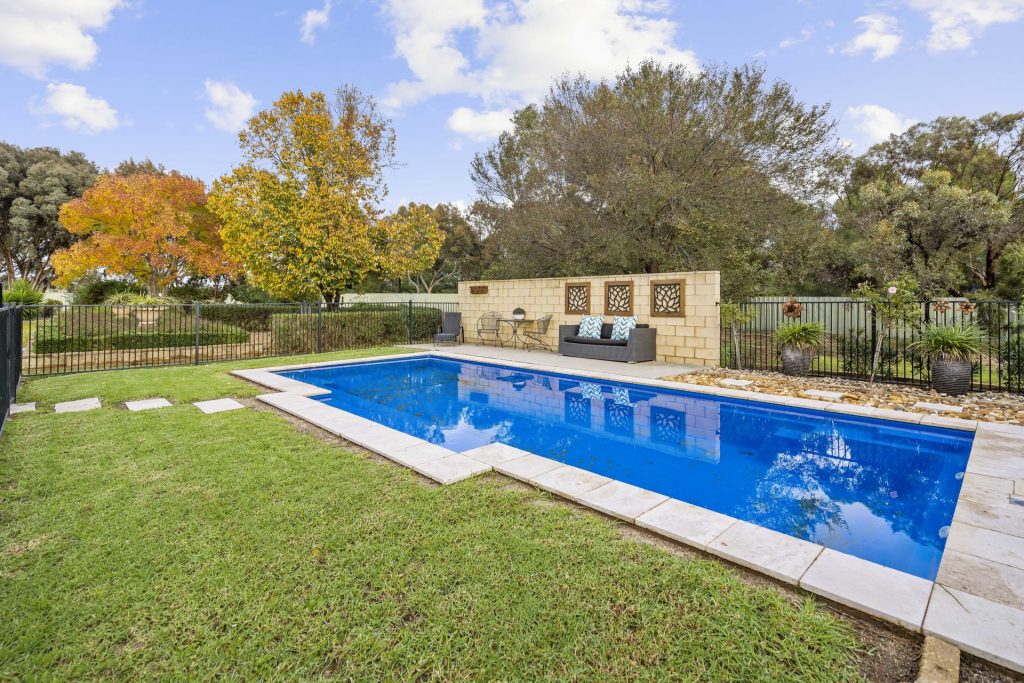 60 Junee Road, Temora NSW 2666 - photo 3