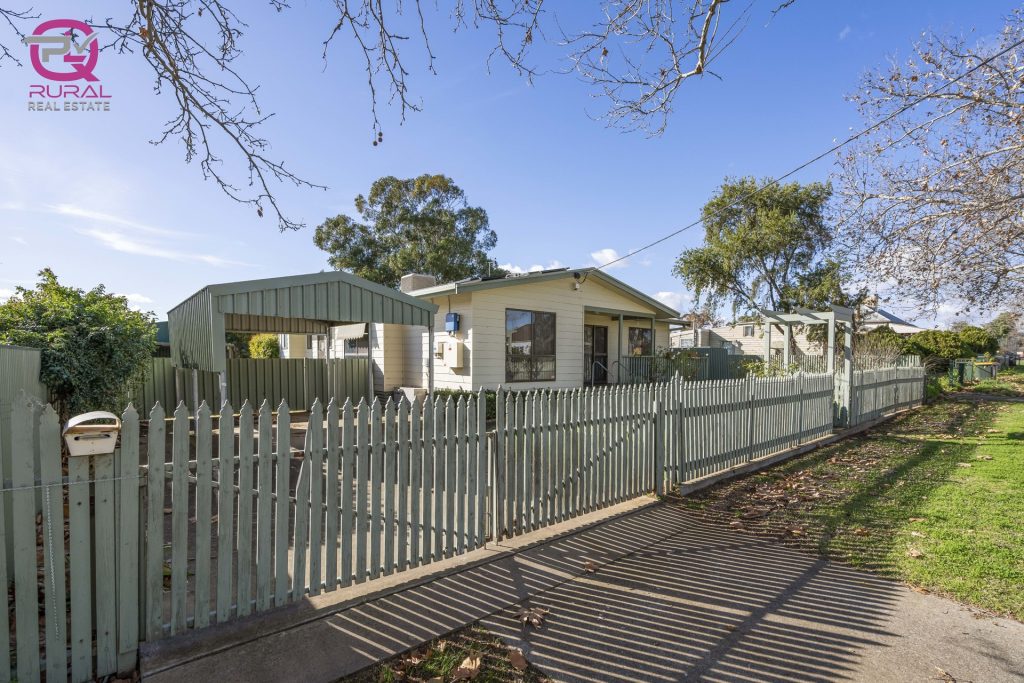 7 Chantilly Street, Narrandera NSW 2700 - photo 2