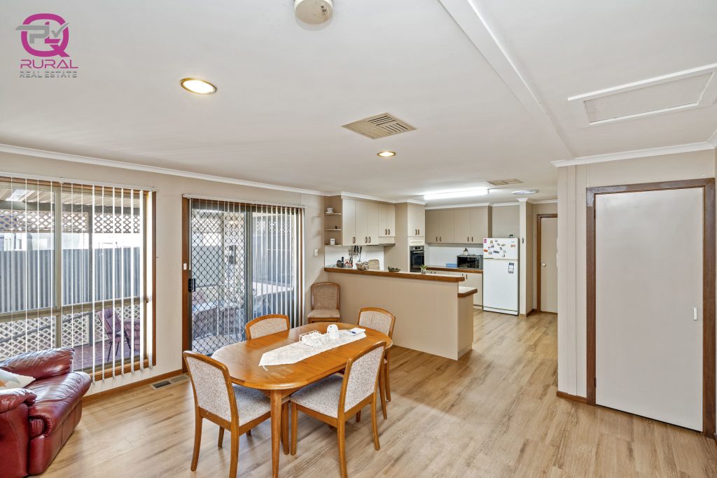7 Chantilly Street, Narrandera NSW 2700 - photo 9
