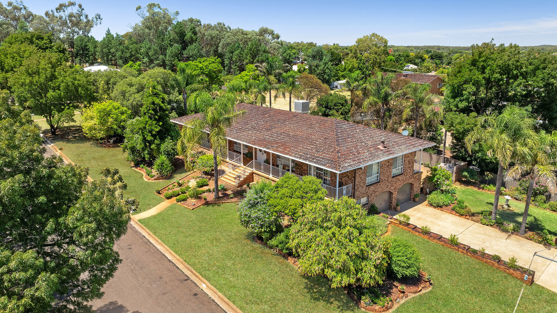 2 Centenary Place, Temora NSW 2666 - photo 2