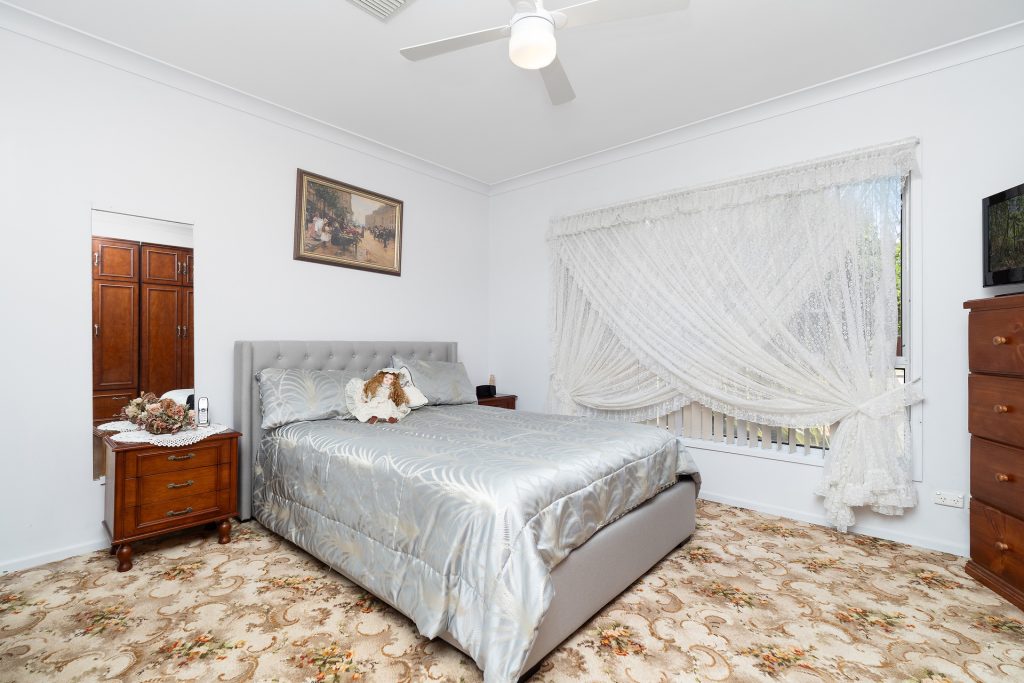 2 Centenary Place, Temora NSW 2666 - photo 15