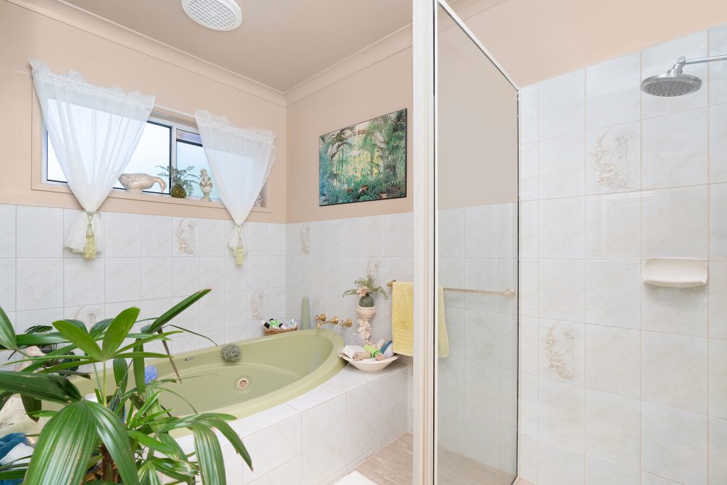2 Centenary Place, Temora NSW 2666 - photo 18