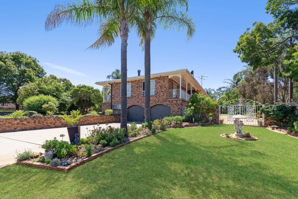 2 Centenary Place, Temora NSW 2666 - photo 3