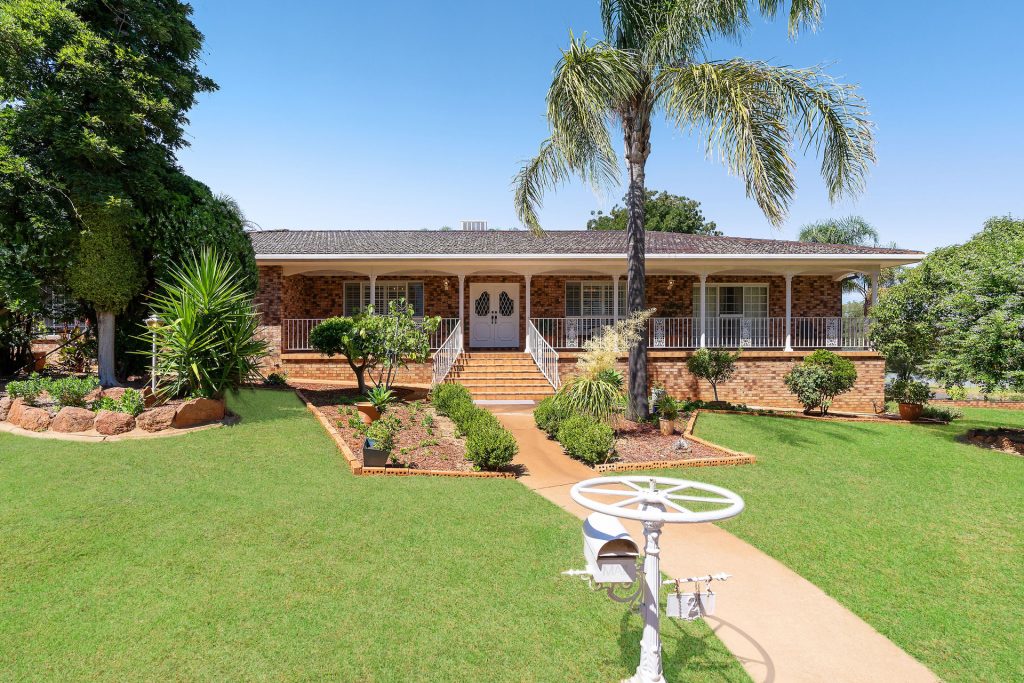 2 Centenary Place, Temora NSW 2666 - photo 25
