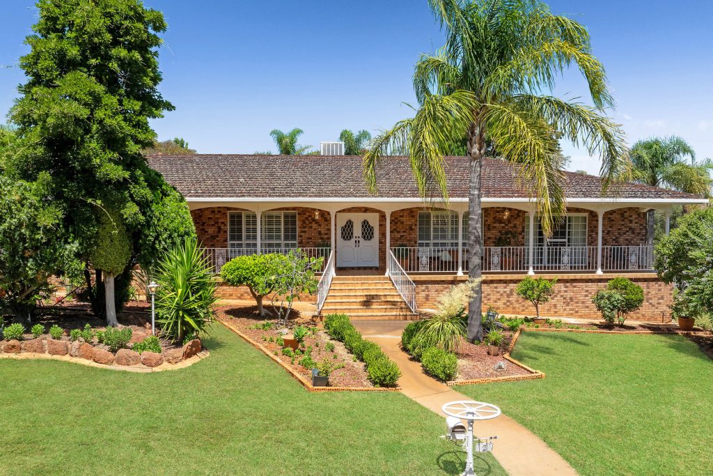 2 Centenary Place, Temora NSW 2666 - photo 26