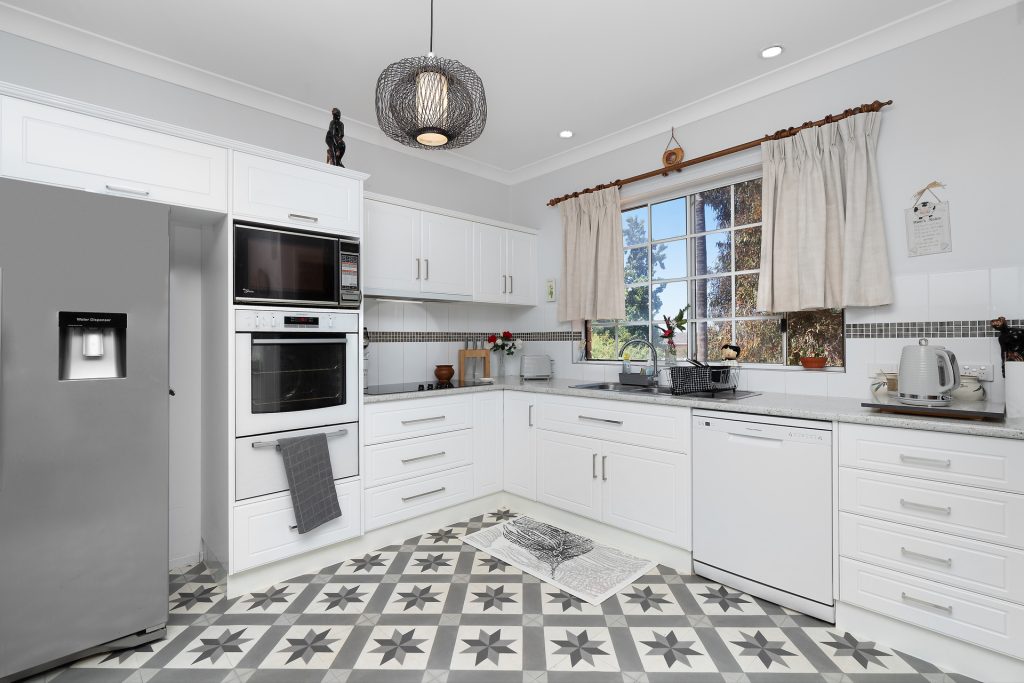 2 Centenary Place, Temora NSW 2666 - photo 5