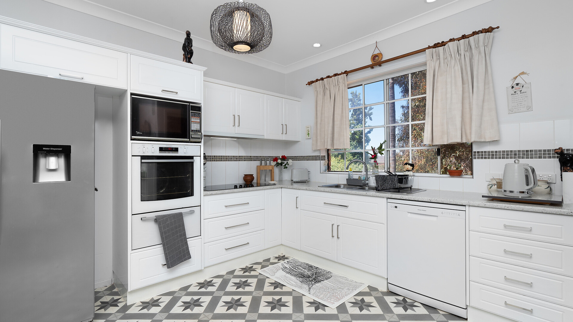2 Centenary Place, Temora NSW 2666 - photo 5