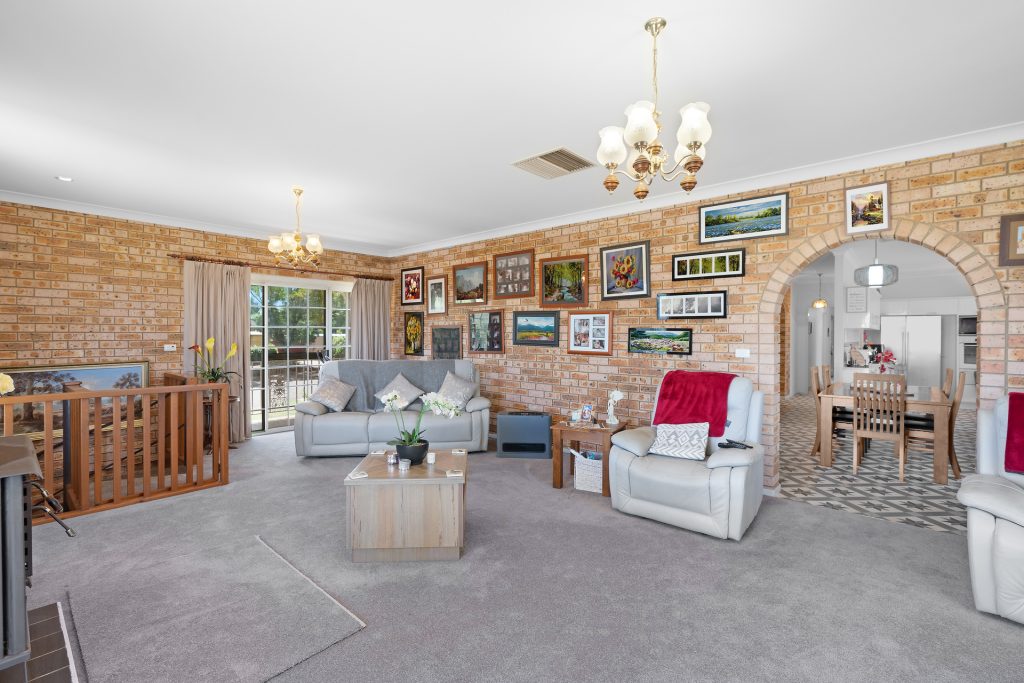 2 Centenary Place, Temora NSW 2666 - photo 8