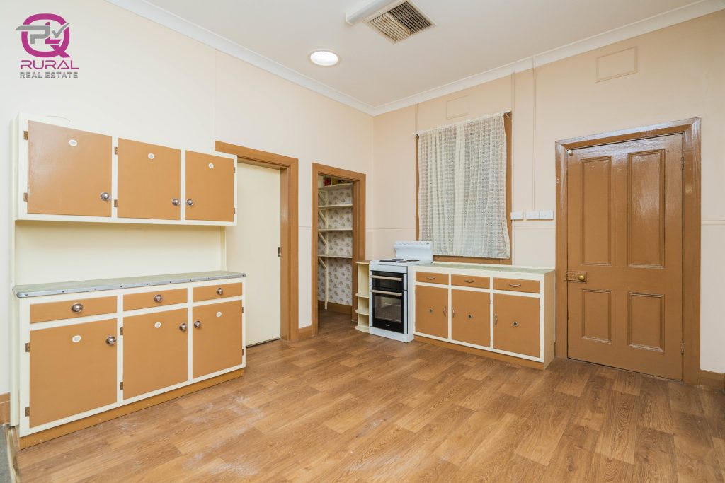 89 Loftus Street, Temora NSW 2666 - photo 3