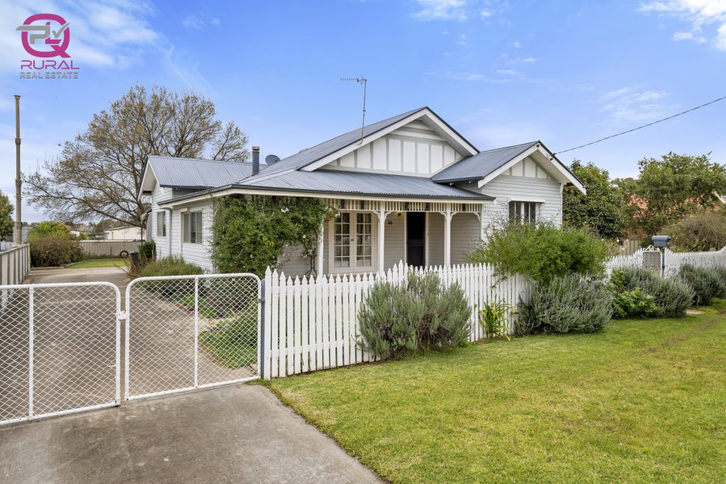 20 Lawson Road, Temora NSW 2666 - photo 2
