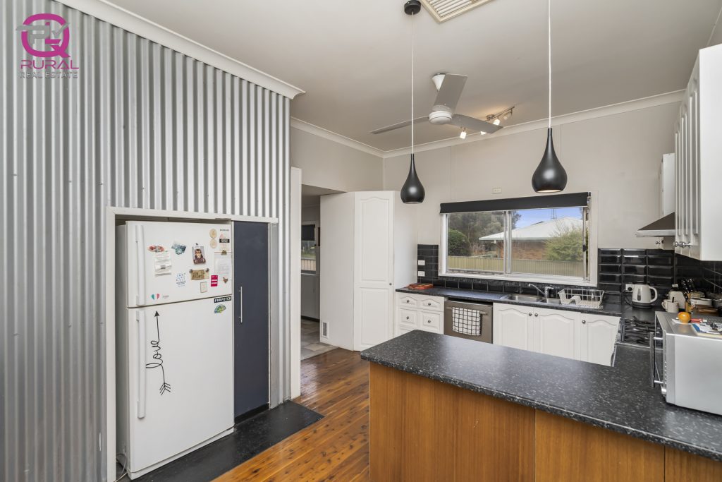 20 Lawson Road, Temora NSW 2666 - photo 15