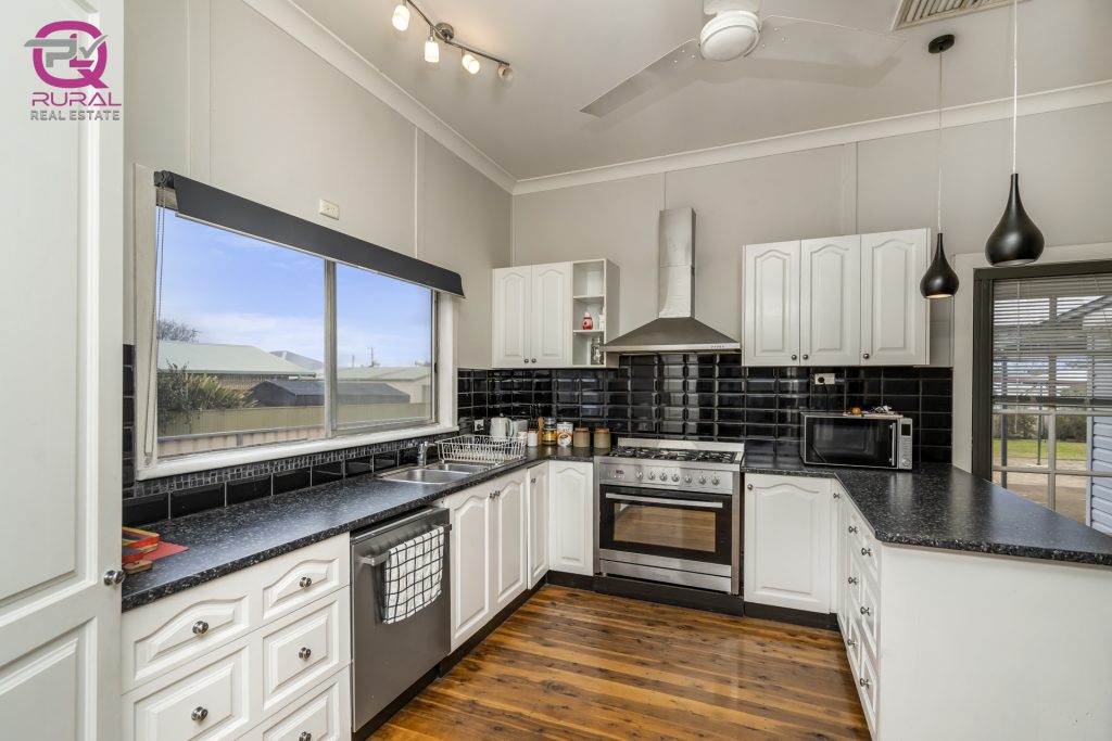 20 Lawson Road, Temora NSW 2666 - photo 16