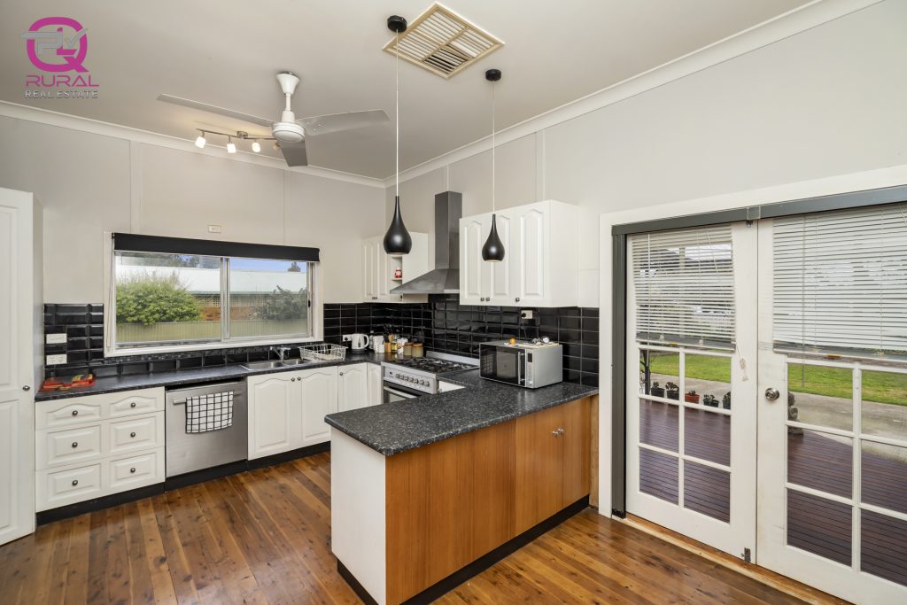 20 Lawson Road, Temora NSW 2666 - photo 17