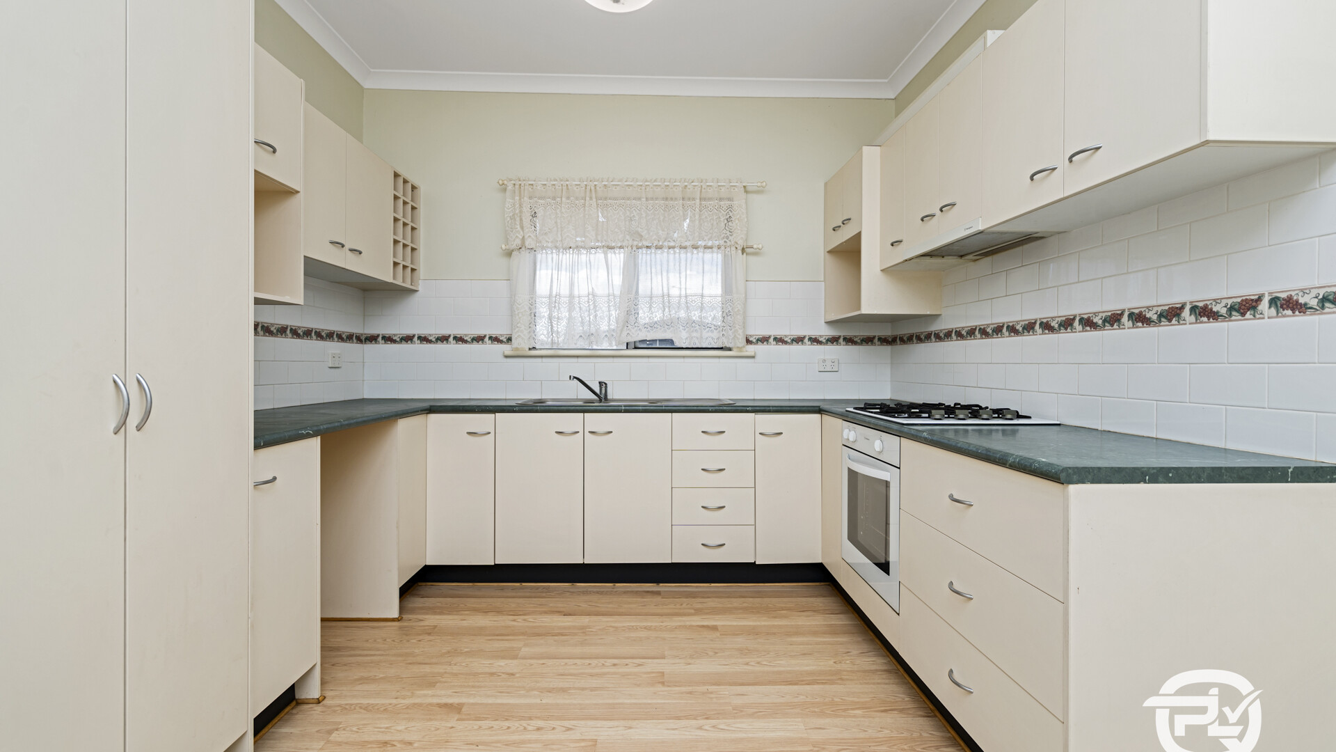 152 Britannia Street, Temora NSW 2666 - photo 4