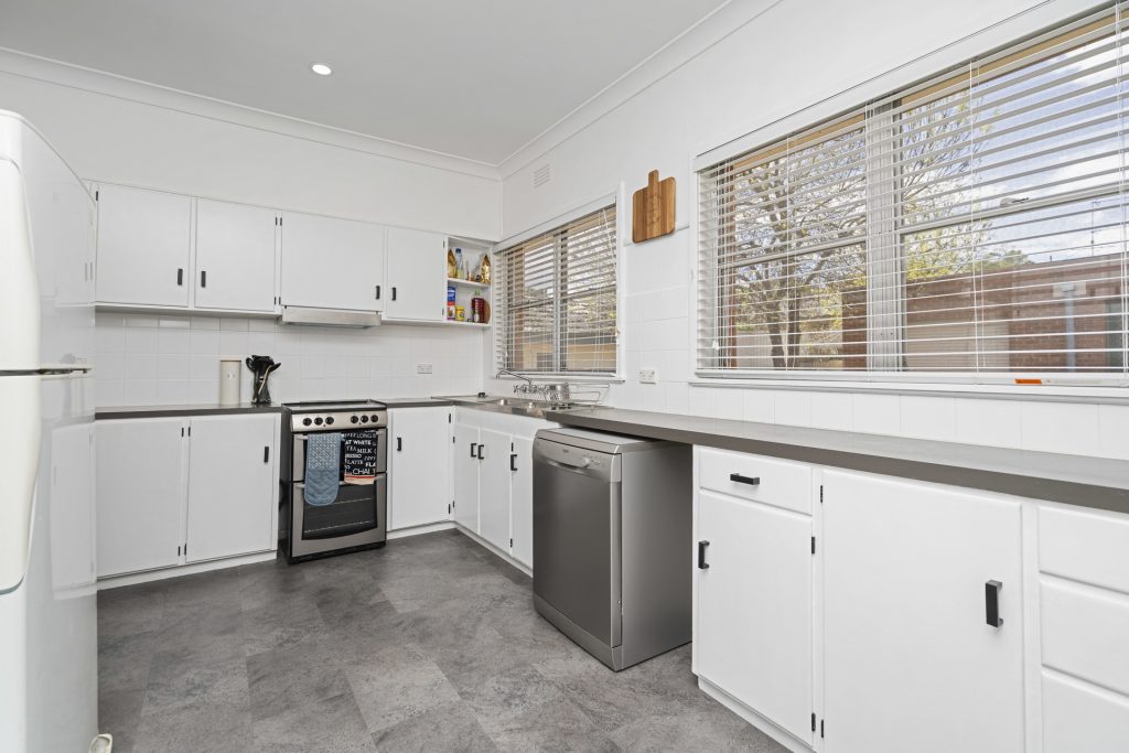 141 Carson Street, Temora NSW 2666 - photo 4