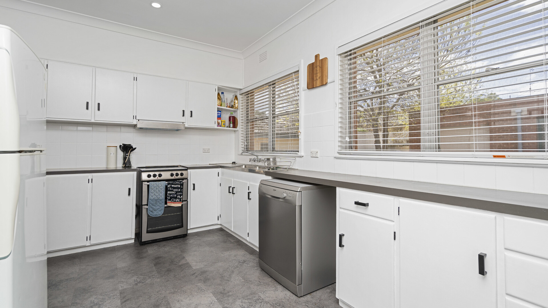 141 Carson Street, Temora NSW 2666 - photo 4