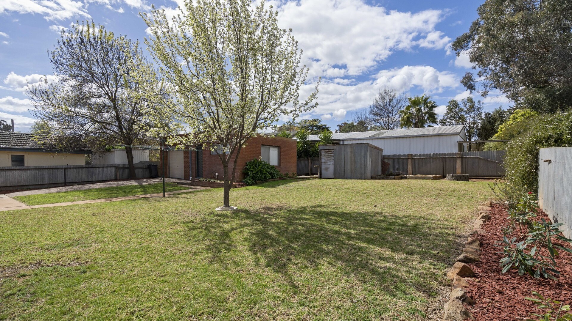 141 Carson Street, Temora NSW 2666 - photo 8