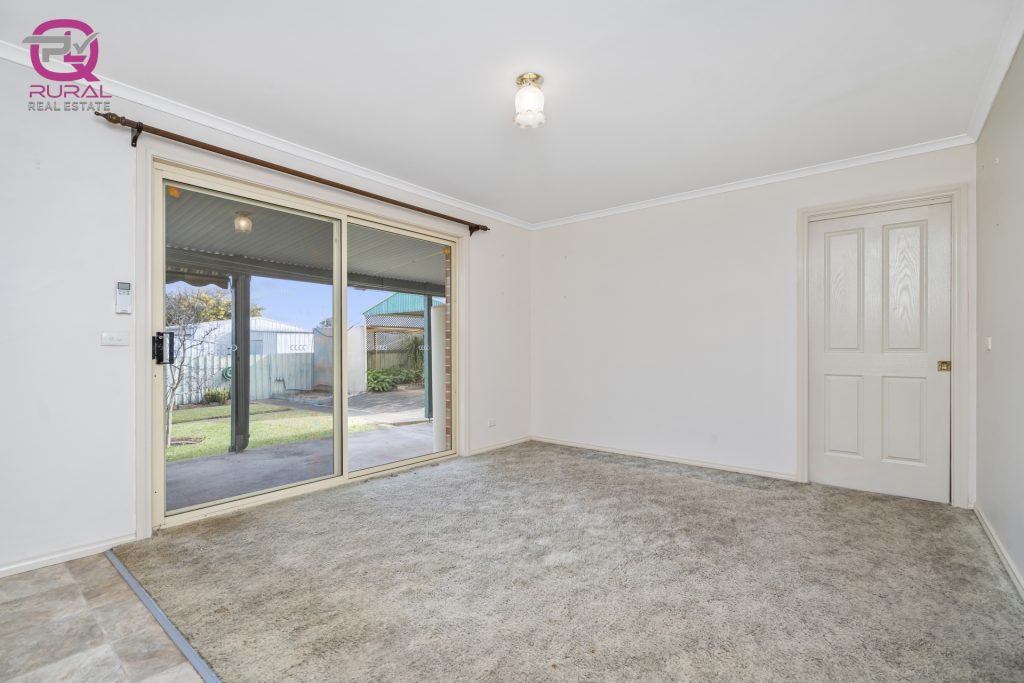 3 Hinde Street, Temora NSW 2666 - photo 12