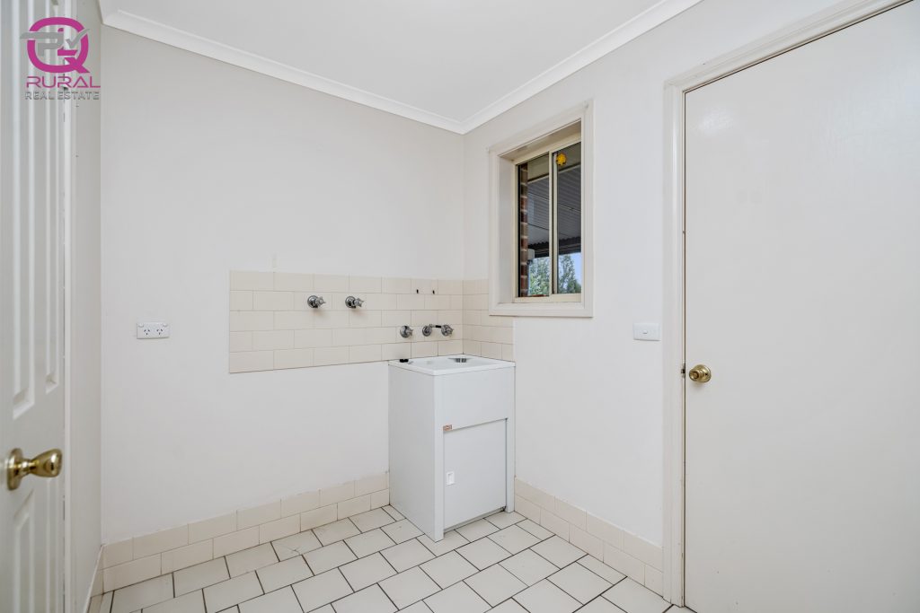 3 Hinde Street, Temora NSW 2666 - photo 13